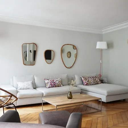 Appartement Rue De Penthievre - 8 *