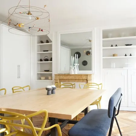 Appartement Rue De Penthievre - 8 *